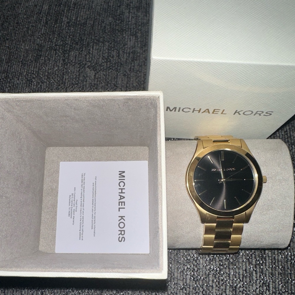 MICHAEL KORS
Slim Runway Black Dial Men's Watch
Item No. MK8621